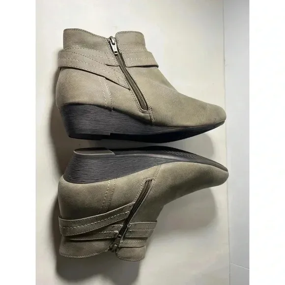 Yuu Taupe Ankle Boots