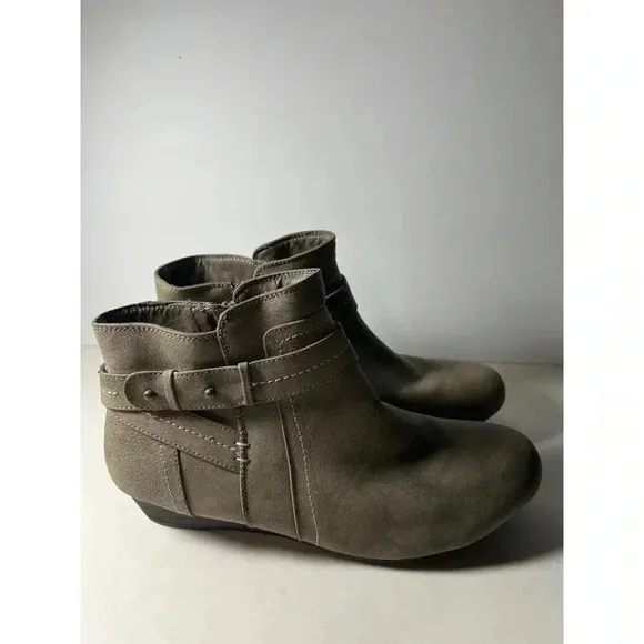 Yuu Taupe Ankle Boots