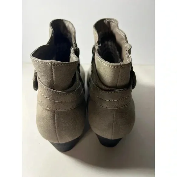 Yuu Taupe Ankle Boots