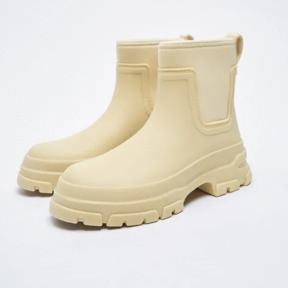 Zara ANKLE RAIN BOOT Rubberized blogger favorite