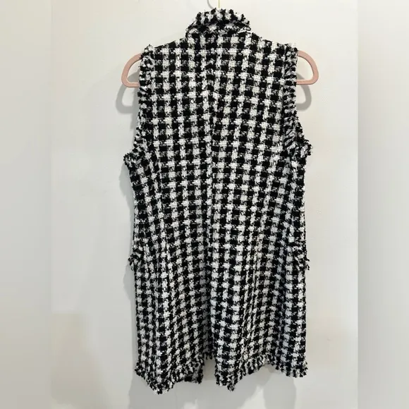 Zara black and white tweed vest/dress, in houndstooth! Size M