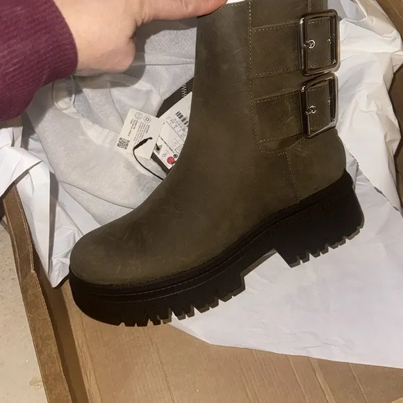 ZARA LOW HEELED LEATHER ANKLE BOOTS WITH BUCKLES bloggers favorite