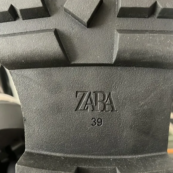ZARA MIRRORED MICKEY MOUSE O DISNEY ANKLE BOOTS