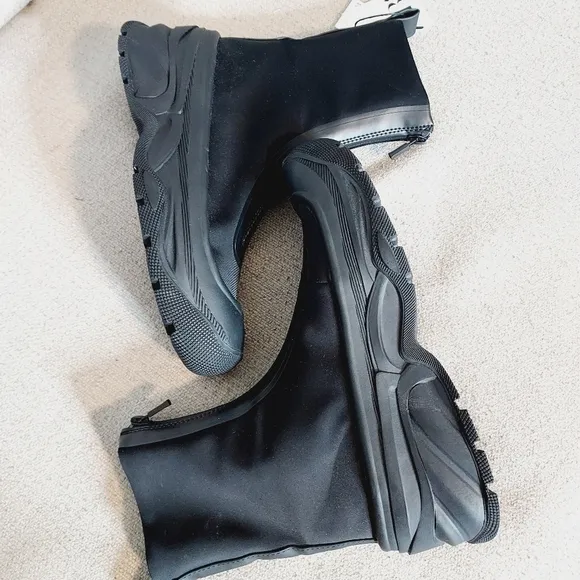 Zara Sporty Zippered Technical Fabric Ankle Boots Sz-9