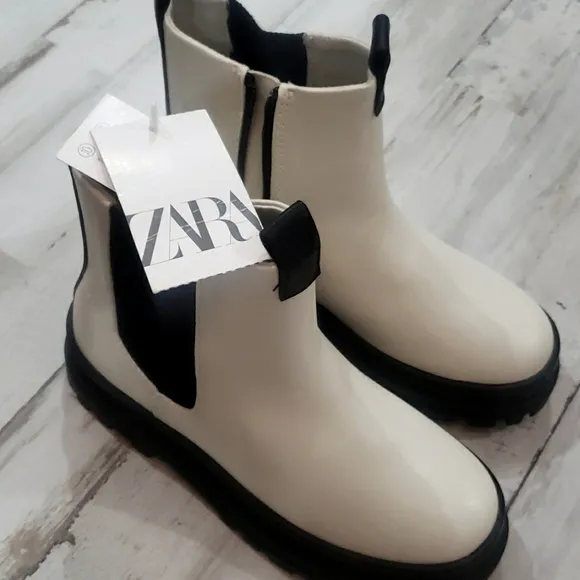 ZARA White Chunky Lug Low Heel Ankle Boots Pull On Black Stripe