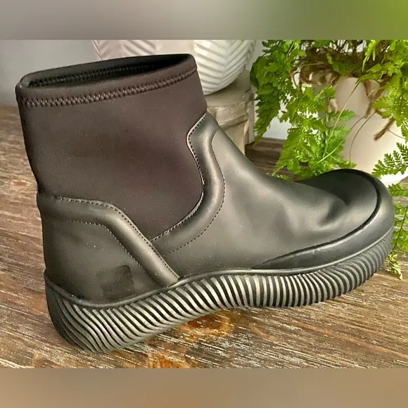 Zara Women’s 10 / EU 41 Black Chunky Lug Rubber Ankle Puddle Boots Shoes NWOT