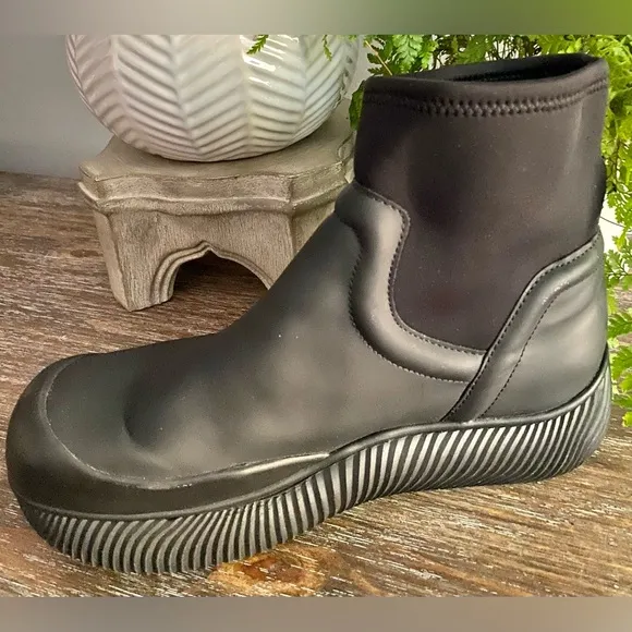 Zara Women’s 10 / EU 41 Black Chunky Lug Rubber Ankle Puddle Boots Shoes NWOT