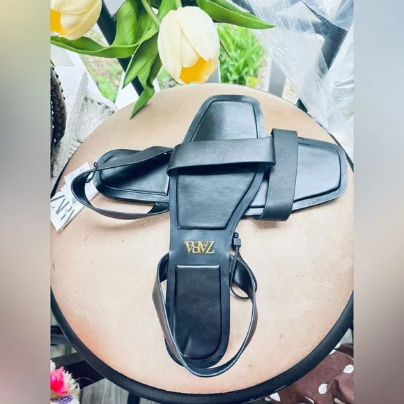 Zara Women’s black Sandals NWT