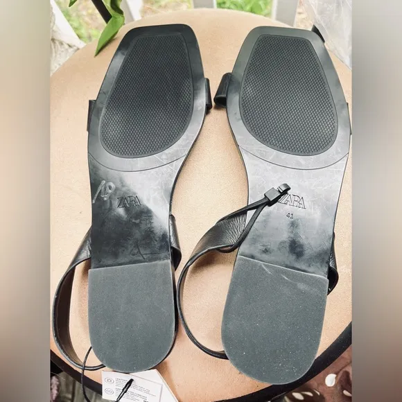 Zara Women’s black Sandals NWT