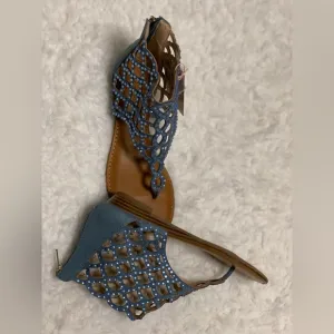 🆕Zigi Soho Blue Diamond studded sandals  Size 6.5 😍